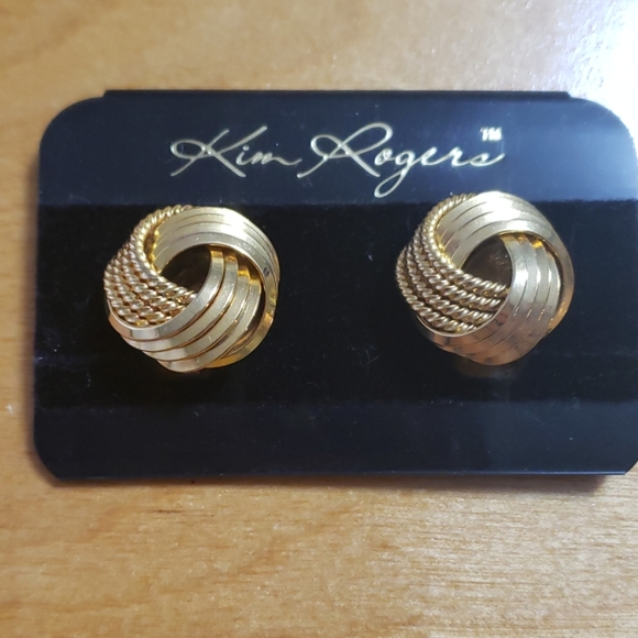 Vintage Clip on Earrings - Picture 2 of 4